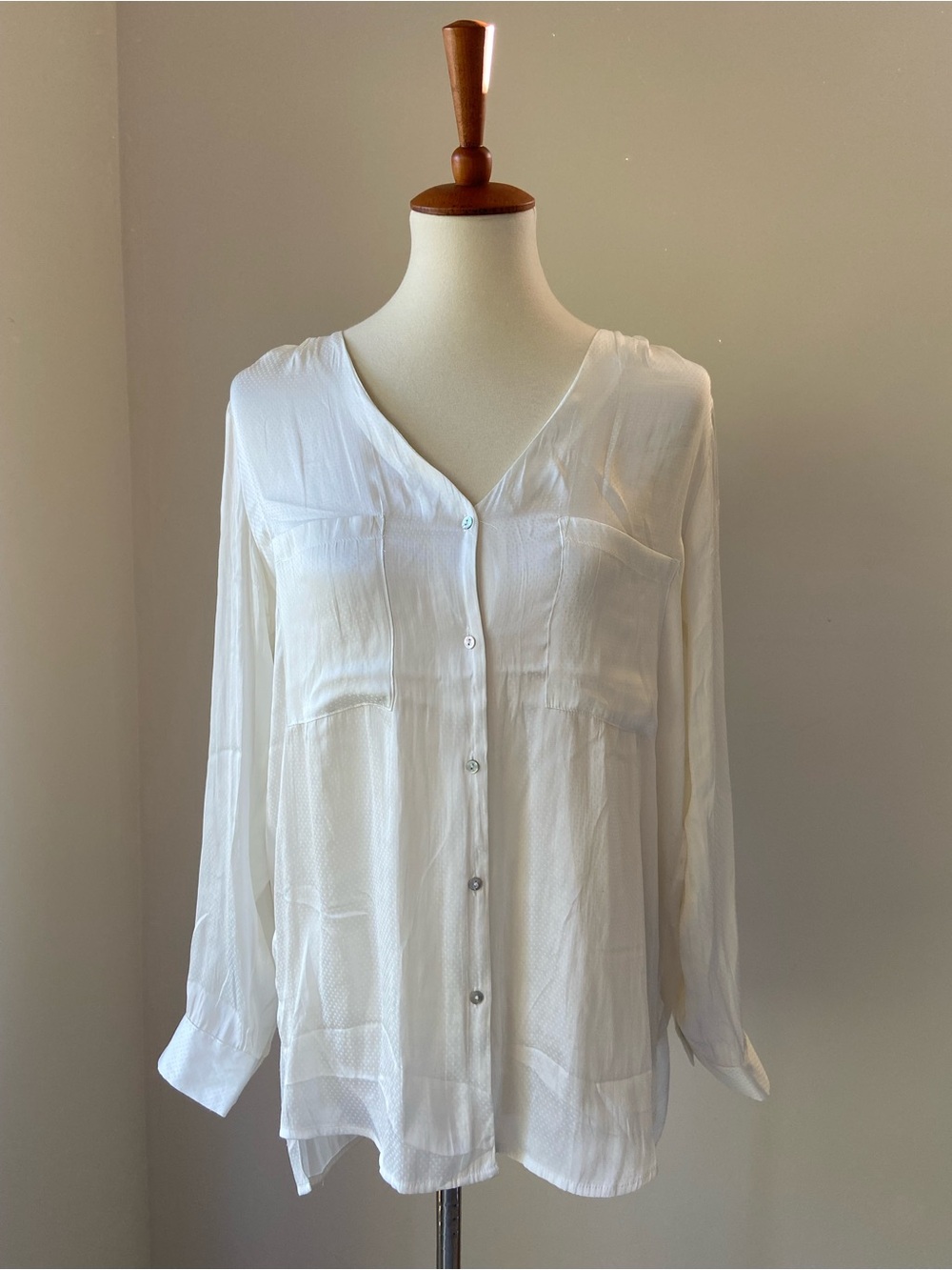 NWT H&M White Button-Front V-Neck Blouse